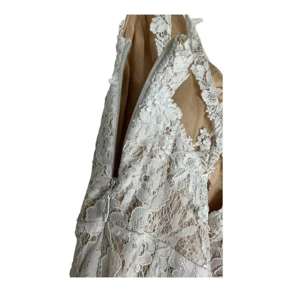 NWT Heartloom Della Lace Gown in Ivory Size Medium - Picture 7 of 10